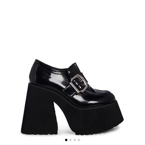 Widow platform shoes